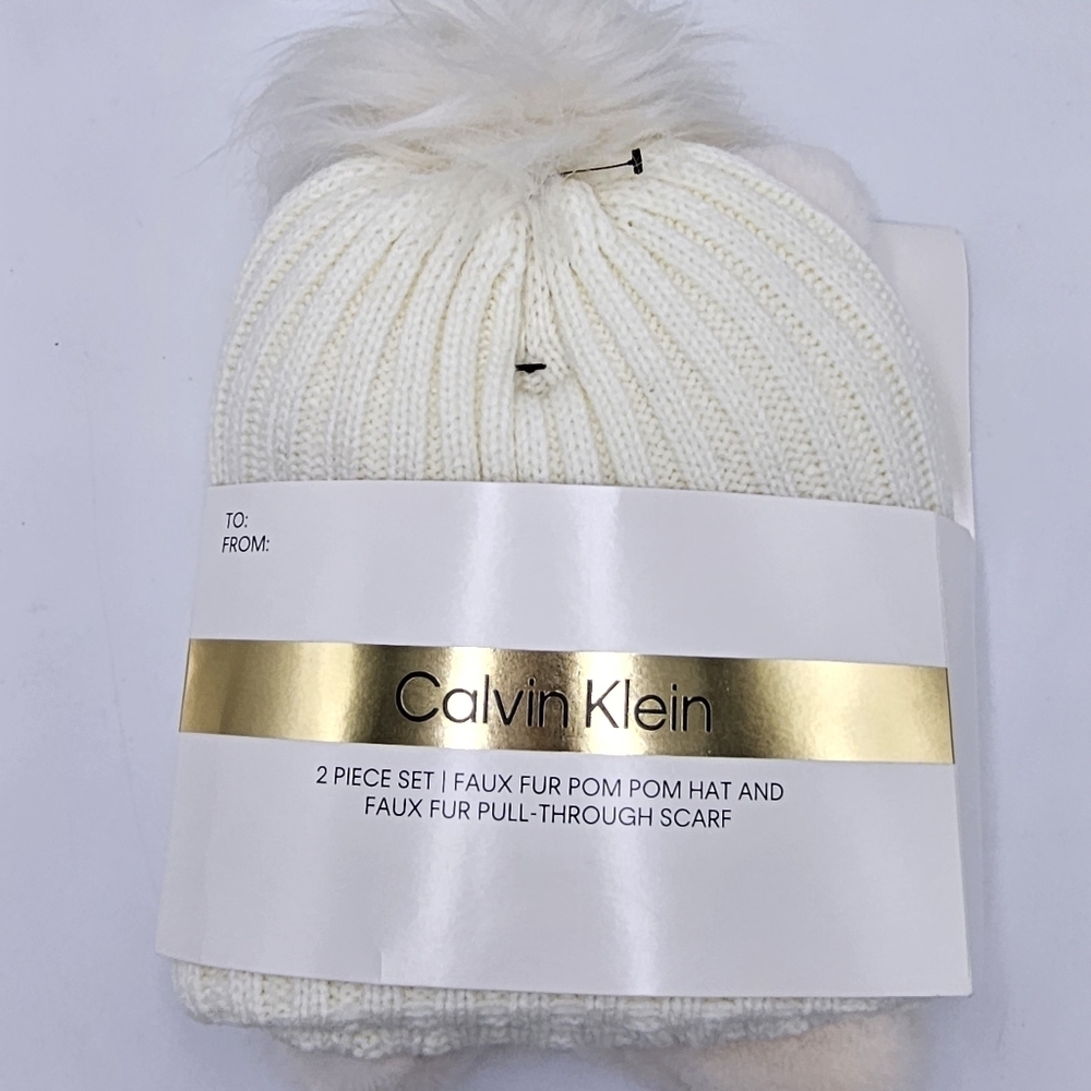Calvin Klein 2 Pc Gift Set Faux Fur Pom Pom Hat w/Faux Fur pull through Scarf
